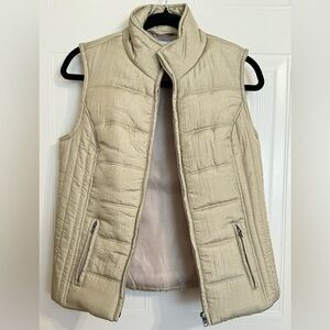Liz Claiborne Ladies Puffer Vest Champagne Gold Metallic Small